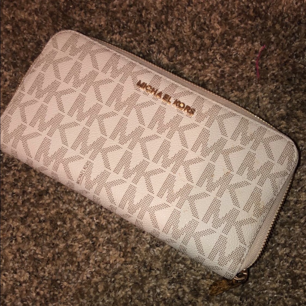 Large Michael kors wallet